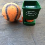 【芝生用スプレッダー】Scotts(スコッツ) Easy Hand-Held Broadcast Spreaderの輸入