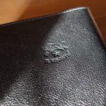 イルビゾンテ IL BISONTE レザー ブックカバー411854には「ほぼ日手帳」がぴったり入る