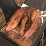 ヨツールF400天板でハムと芋を焼く