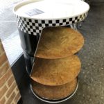 閉店したガソリンスタンドからオシャレドラム缶をもらえるかも