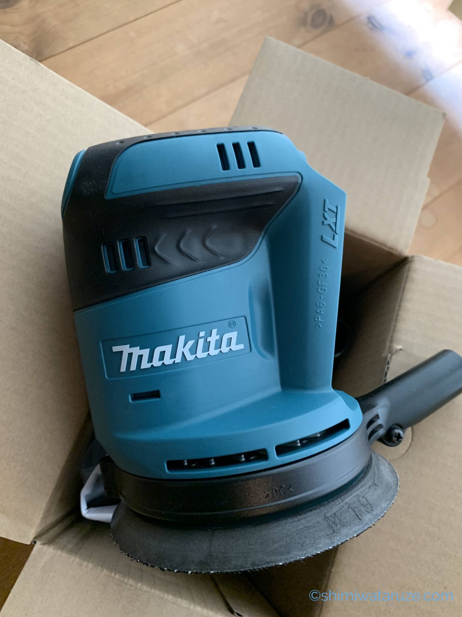 マキタ 18V 充電式ランダムオービットサンダ BO180DZで洗車が捗った件 シミワタルゼ！2nd